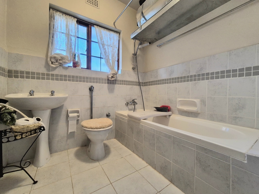 3 Bedroom Property for Sale in Wynberg Upper Western Cape